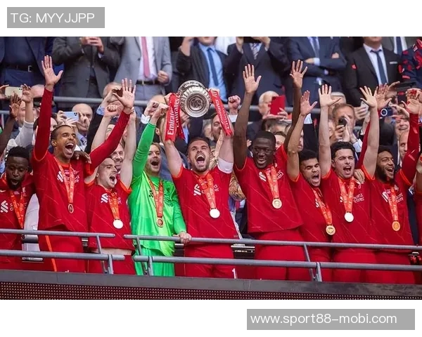 利物浦年轻左后卫詹姆斯诺里斯正式加盟爱尔兰谢尔伯恩队